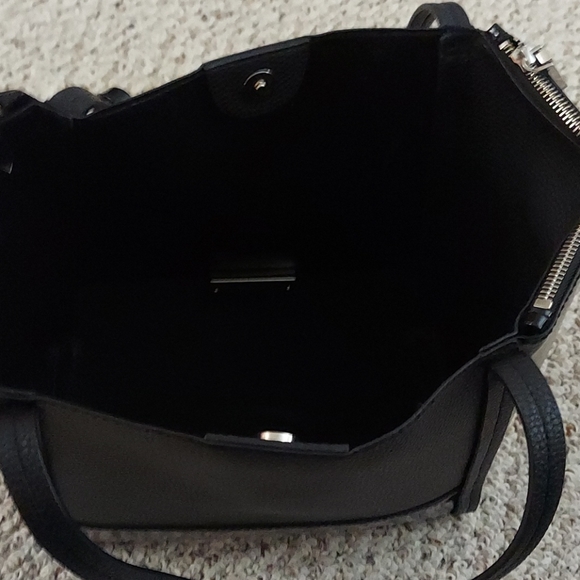 Guess purse - Picture 4 of 11